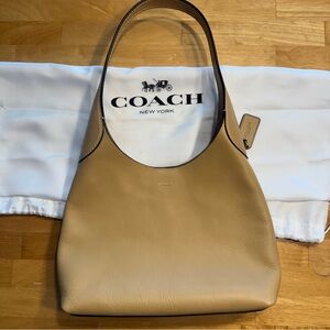 Coach Brooklyn 28 Hobo Bag in Pebble Leather - Excellent Condition!
